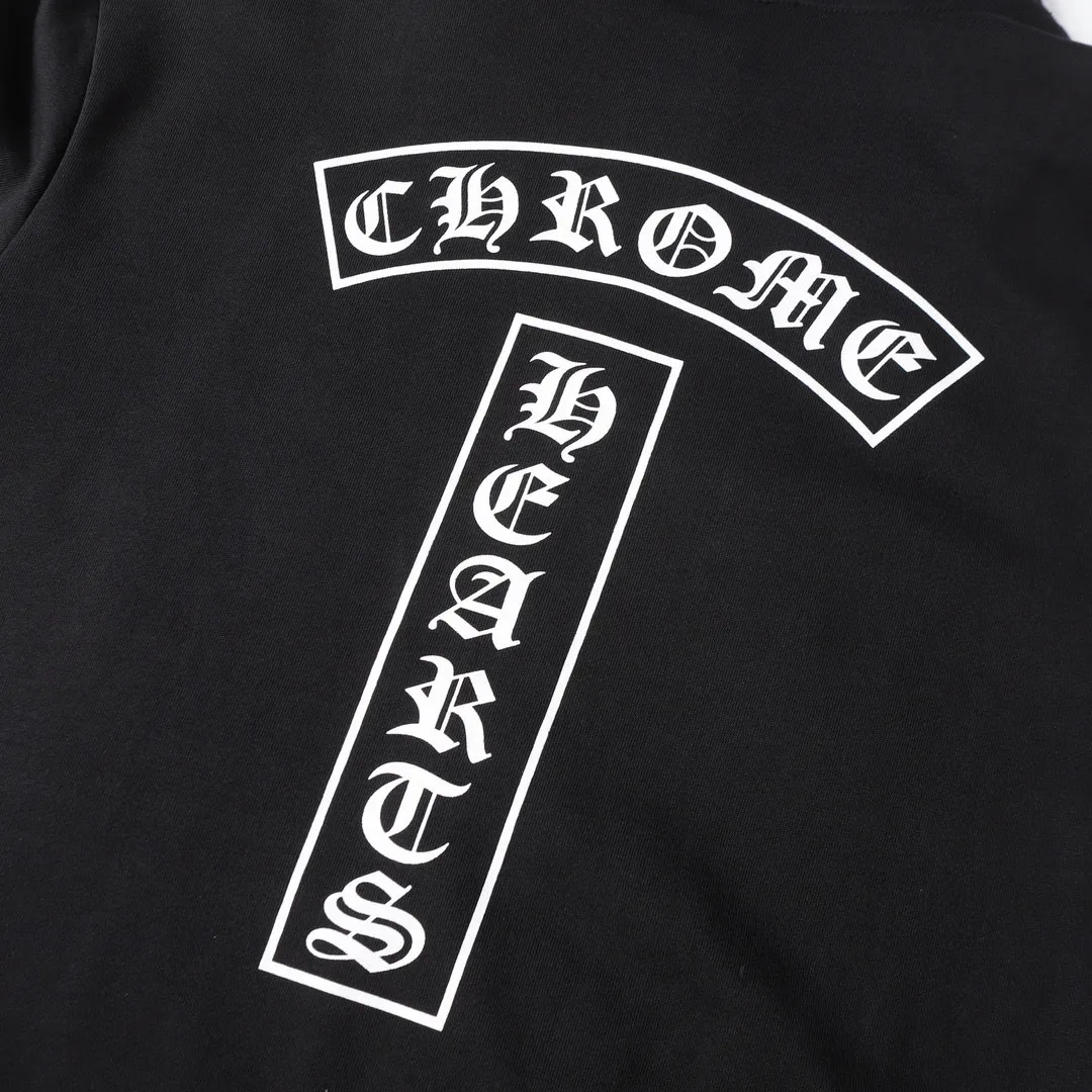 Q18—P230 -Chrome Hearts/Chrome Hearts printed zipper sweatshirt cardigan jacket -420 grams of high-density, high-quality wool, soft, delicate and skin-friendly, soft and silky to the touch, warm and skin-friendly -The hardware zipper accessories are all customized and full of details -Colour: black -Size: S M L XL